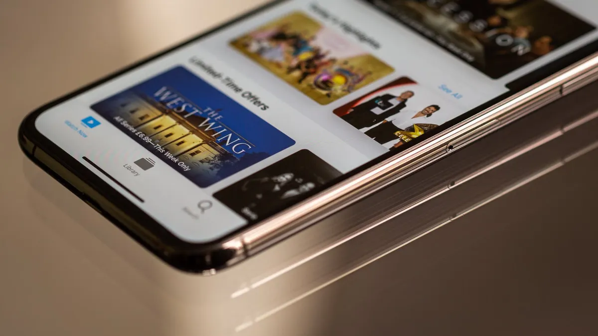 Apple เปิดตัว iPhone Duo มือถือพับได้รุ่นแรก ชูระบบแบ่งหน้าจอเหนือกว่า iPad