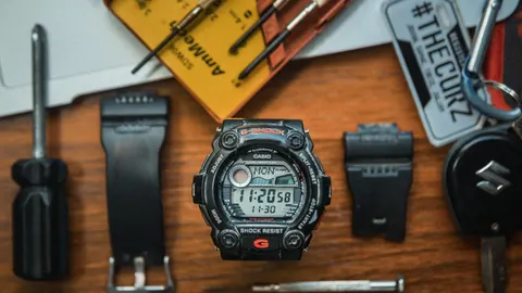 Casio เผยโฉม G-Shock 'CasioNaut' ดีไซน์คล้าย Patek Philippe เริ่ม 4,800 บาท