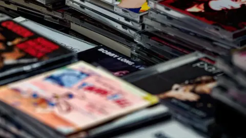 ยอดขายซีดีพุ่งกระฉูด! สื่อบันเทิงแบบ Physical Media กลับมาได้รับความนิยมอีกครั้งในหมู่คนรุ่นใหม่
