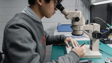 iFixit ชำแหละกล้อง iPhone 18 Pro โชว์กลไกรูรับแสงแปรผันสุดล้ำ แต่ซ่อมยากมาก