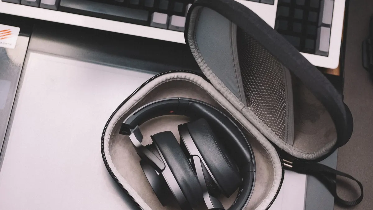 Sennheiser Momentum 5 หูฟังเสียงดี แบตอึด 57 ชั่วโมง เปลี่ยนแบตเตอรี่เองได้