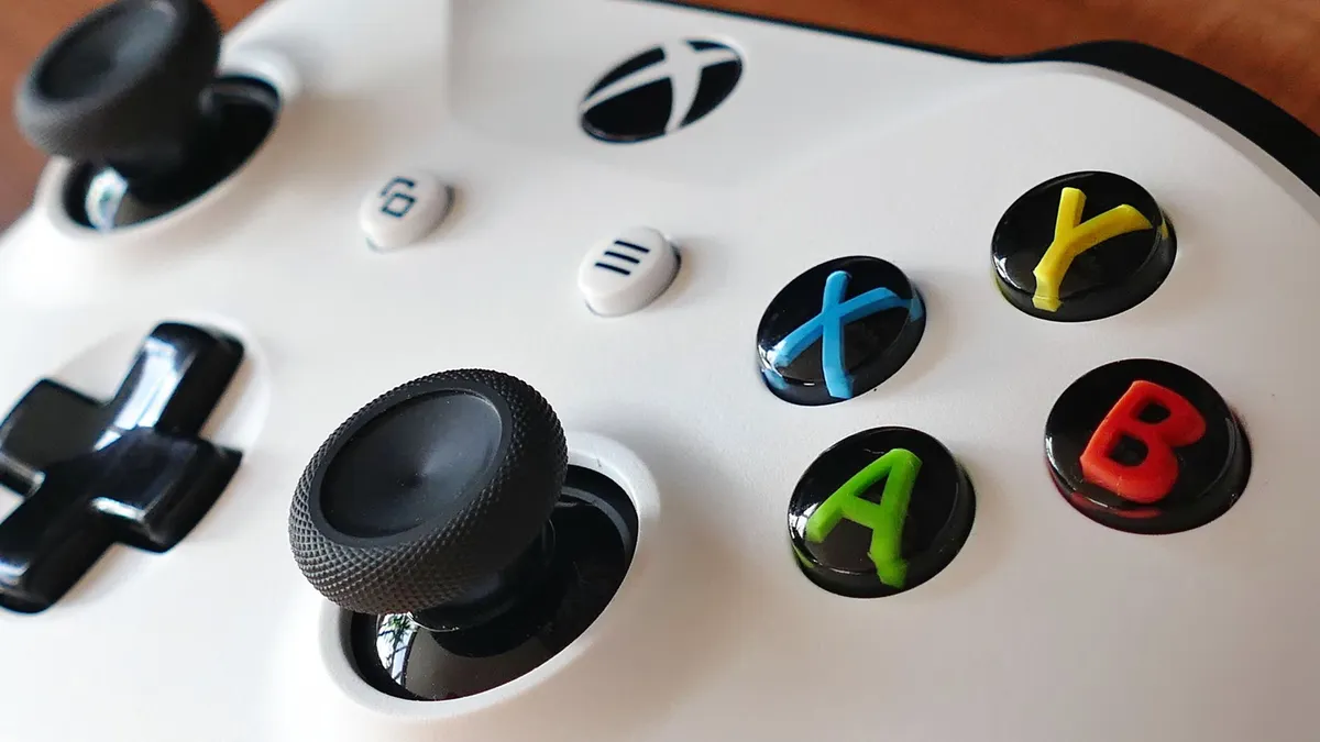 SteelSeries เปิดตัวจอย Aeon Pro สำหรับ Xbox และ PC ชูแบตถอดสลับได้ ราคา 9,300 บาท