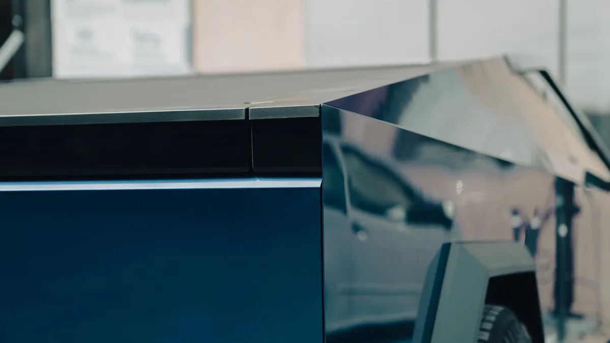 Tesla Cybercab เริ่มให้บริการไร้คนขับแล้ว แต่กลับต้องเผชิญการสอบสวนจากรัฐบาลสหรัฐฯ