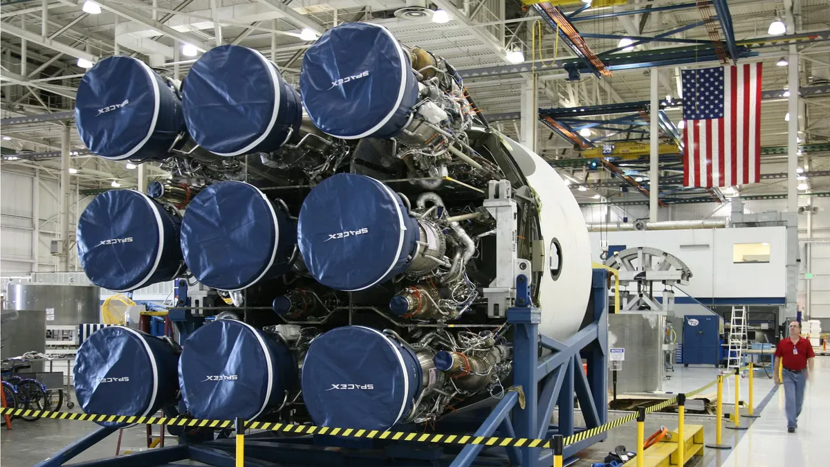 ทำเนียบขาวกดดัน SpaceX และพันธมิตรถอนตัวประชุมอวกาศฝรั่งเศส ส่อร้าวข้ามแอตแลนติก