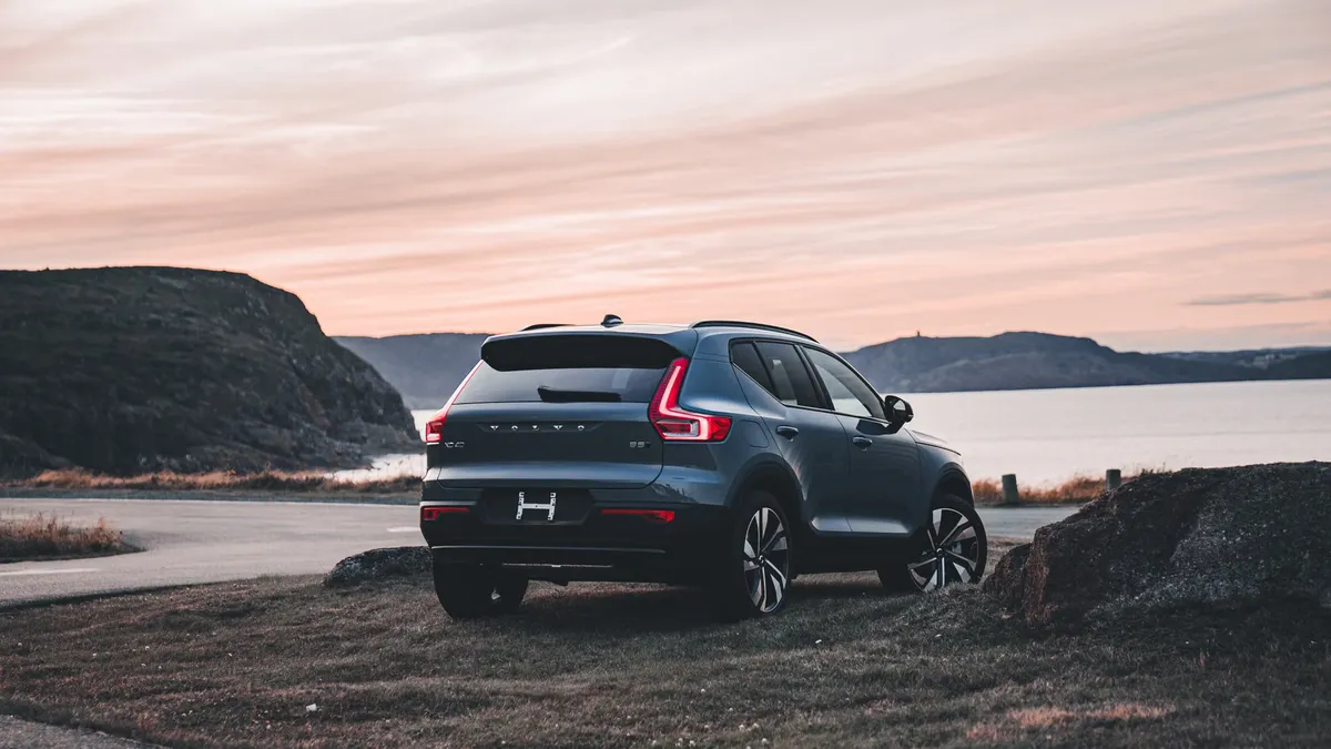 Volvo เปิดตัว XC40 PHEV โฉมใหม่ อัปเกรดเซ็นเซอร์รอบคัน พ่วง Google Gemini AI
