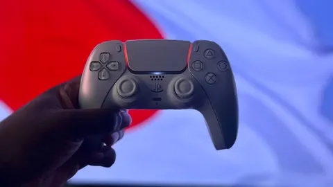 Nacon เปิดตัว Revolution 5 Unlimited จอย PS5 มีจอในตัว ผสมเสียงมือถือและคอนโซลได้