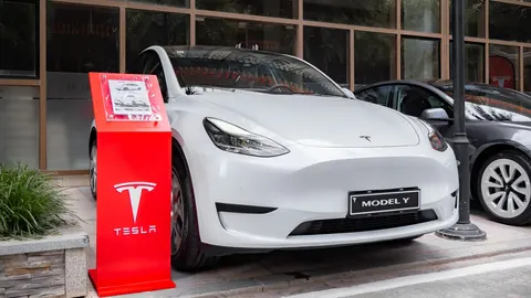 Tesla ยืนระยะยอดขาย EV ทั่วโลกโตต่อเนื่อง แม้เผชิญมรสุมตลาดสหรัฐฯ